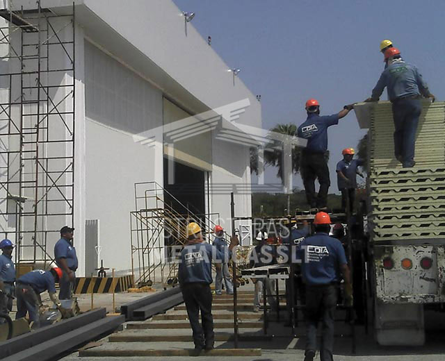 fabricación de estructuras metálicas para bodegas y naves industriales, cimentación, laminación, techumbres metálicas, sandblast y pintura industrial 
