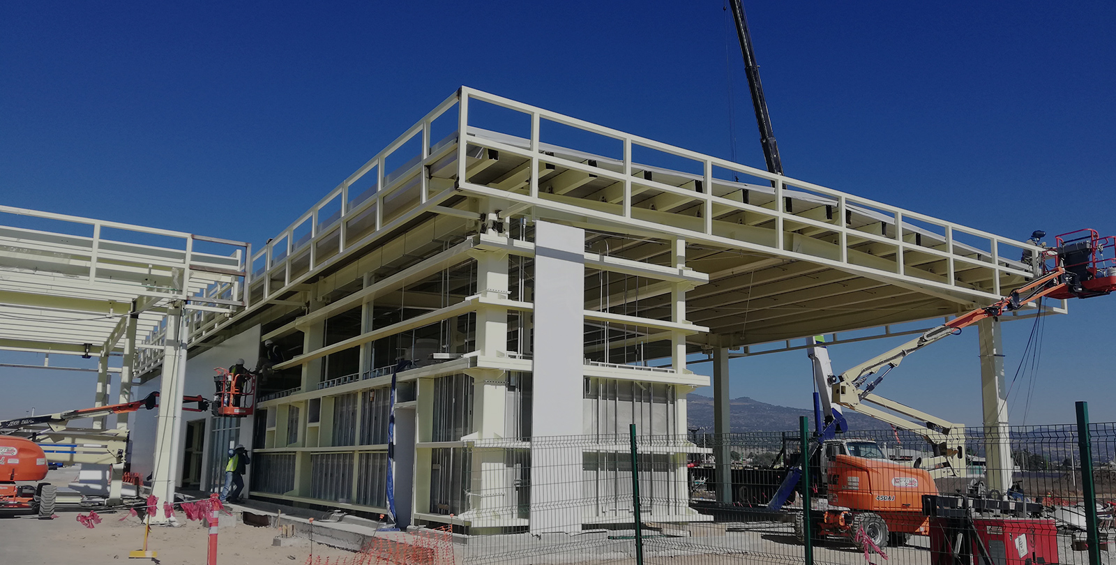 fabricación de estructuras metálicas para bodegas y naves industriales, cimentación, laminación, techumbres metálicas, sandblast y pintura industrial 